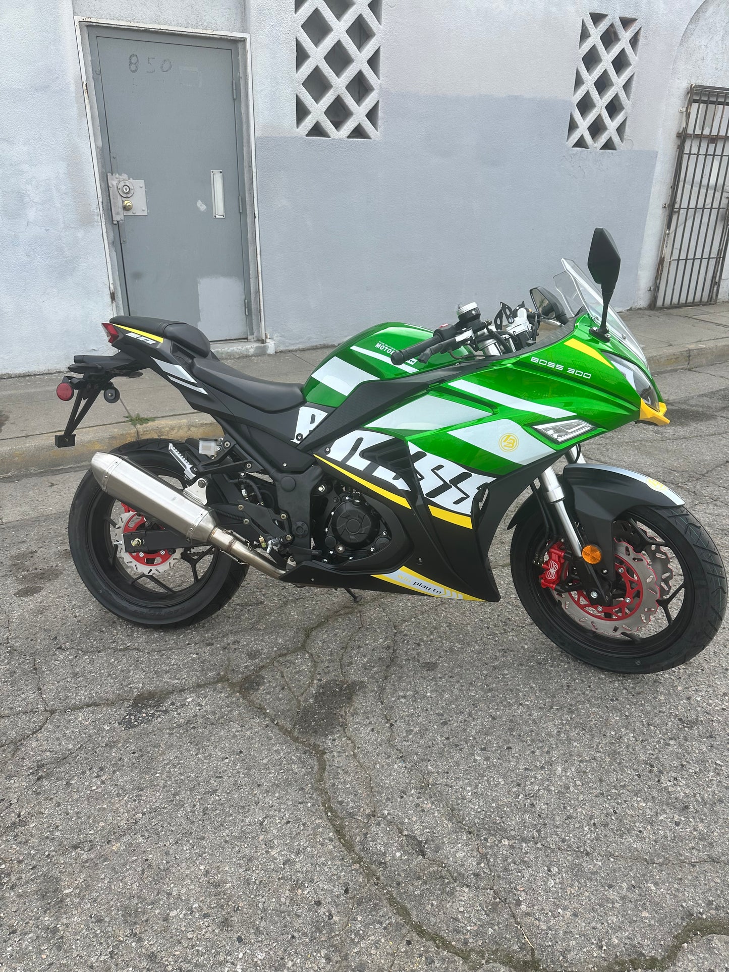 DongFang 300cc DF300RTS Motorcycle Sports style, gear 6+N, 17" Wheel